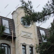 Фасад гостиницы из природного камня