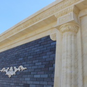 Забор с греческими колоннами