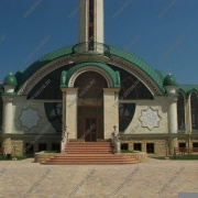 Мечеть с трёх метровыми элементами Арабской резьбы в Алхан-юрте