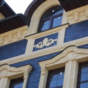 Фасад с элементом прорезного орнамента